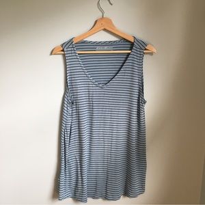Eddie Bauer Size Medium Blue Striped Tank